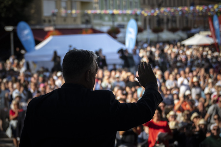 Orbán, az immár világpolitikailag elismert politikai vátesz