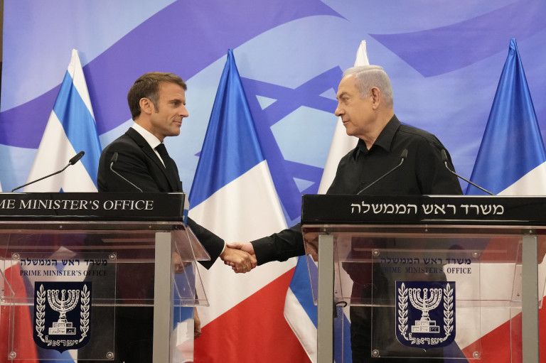 Bernard Guetta: Aki Palesztinát védi, Izraelt védi