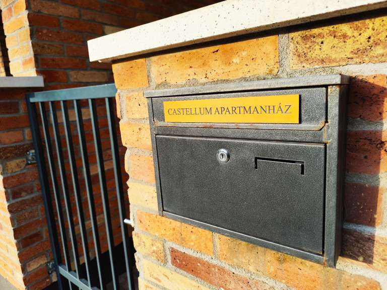Az utcán üldözték a gyulai apartmanházban számlát kérő vendégeket, a rendőrség a nyomozást rendelt el