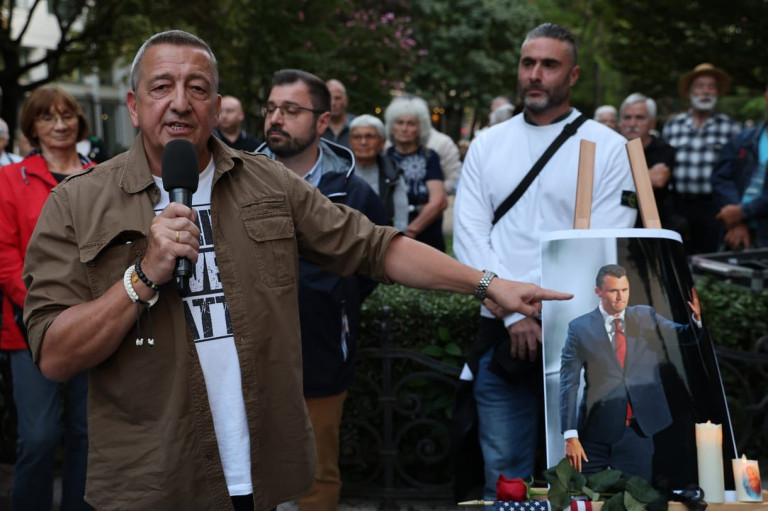 A Fidesz fejben már annyira Amerikában él, hogy a magyar valóság össze sem zavarja