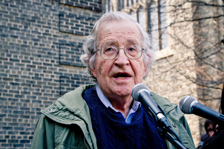 Noam Chomsky 2021-ben: „A polgárháború igazából sosem ért véget”
