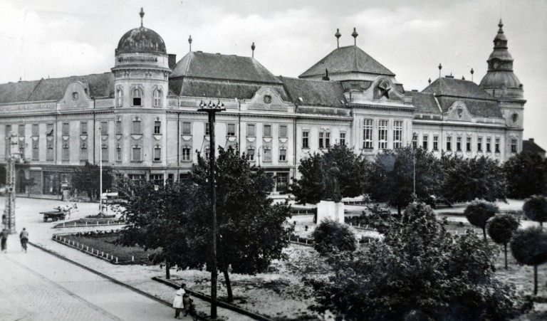 1956 Szentesen: nem lőttek egymásra, hiszen régen együtt fociztak