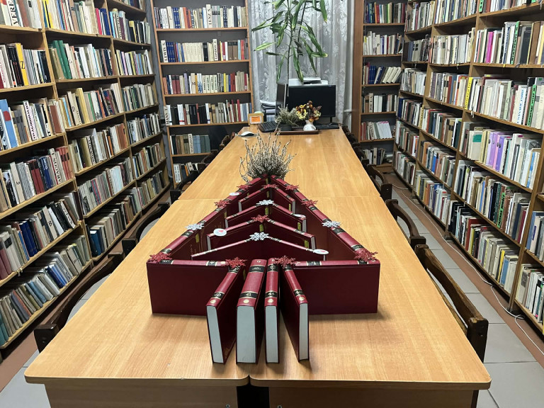 A háború akkor is érződik Kárpátalján, ha magyar könyvadományt visznek az ottani könyvtáraknak