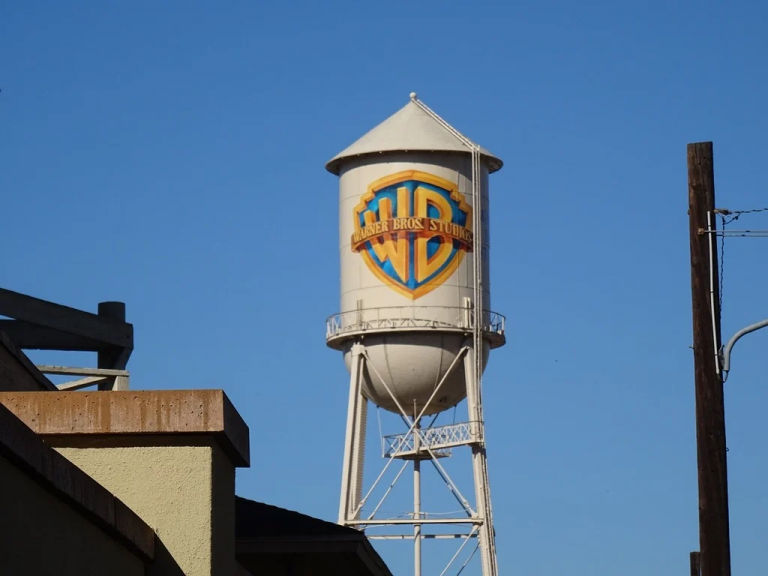 A Netflix és a Paramount marakodik a Warner Bros stúdión