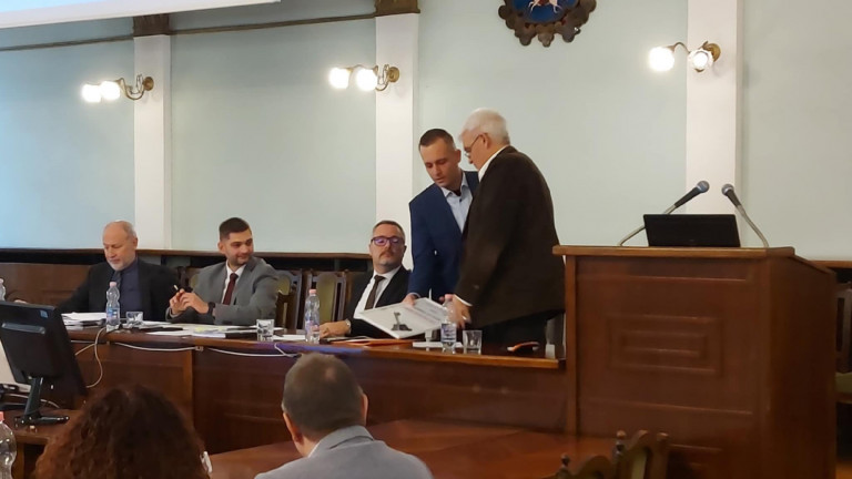 Tolvajkulcsot adott át egy ellenzéki képviselő Szalay Ferenc volt szolnoki fideszes polgármesternek