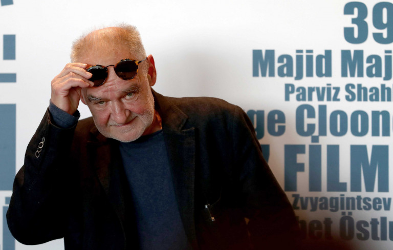 Mondták neki, hogy hagyjon fel a filmezéssel, meg hogy a néző ellen dolgozik - Tarr Bélára emlékezünk