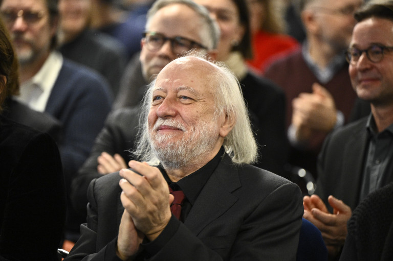 Szülővárosa, Gyula előtt az első díszpolgári címet Szegedtől kapja Krasznahorkai László