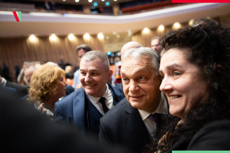 Amit Orbán kér a szülőktől, arra egy válasz van: El a kezekkel a szüleinktől!