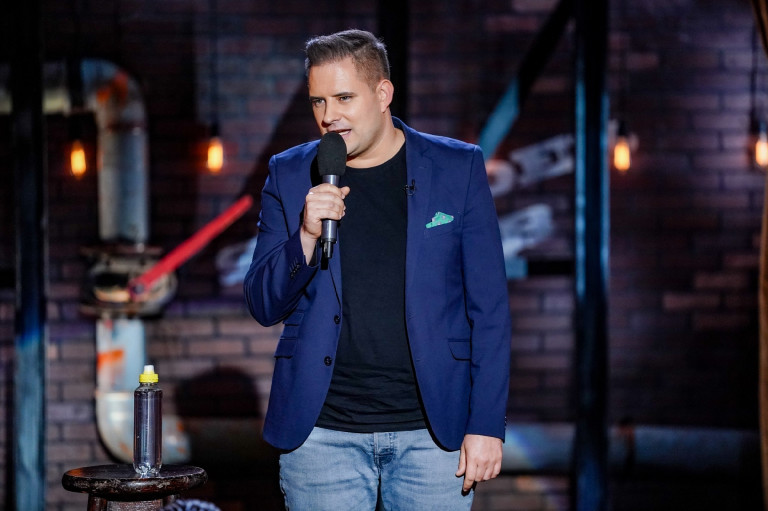 Átlátszó kifogással mondták le a kormánykritikus humorista estjét Miskolcon