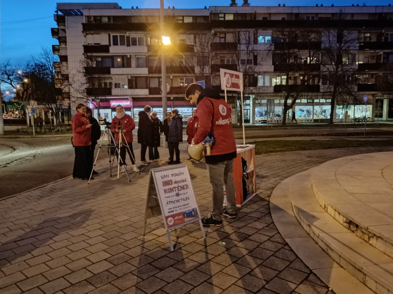 „Kérdezik, Vera, hogy mered ezt csinálni” – minden héten kiállnak tiltakozni civilek Makón  
