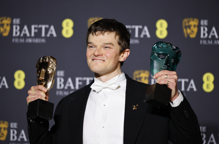 Mi ez a Tourette-szindrómát feldolgozó film, amelynek férfi főszereplője elnyerte a kategória díját a BAFTA-n?