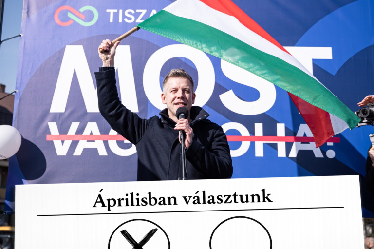Brutális Tisza-előny mellett kínlódva gyűlnek a kis pártok ajánlásai