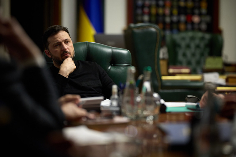 Ilyen az, amikor Zelenszkij mutogat Orbánra