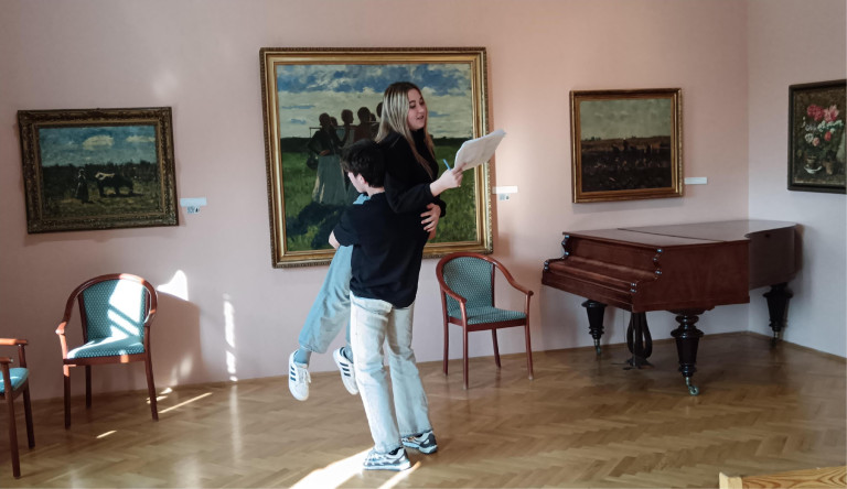 Grecsó-darabot próbálnak, egy hétre elengedték őket az iskolából