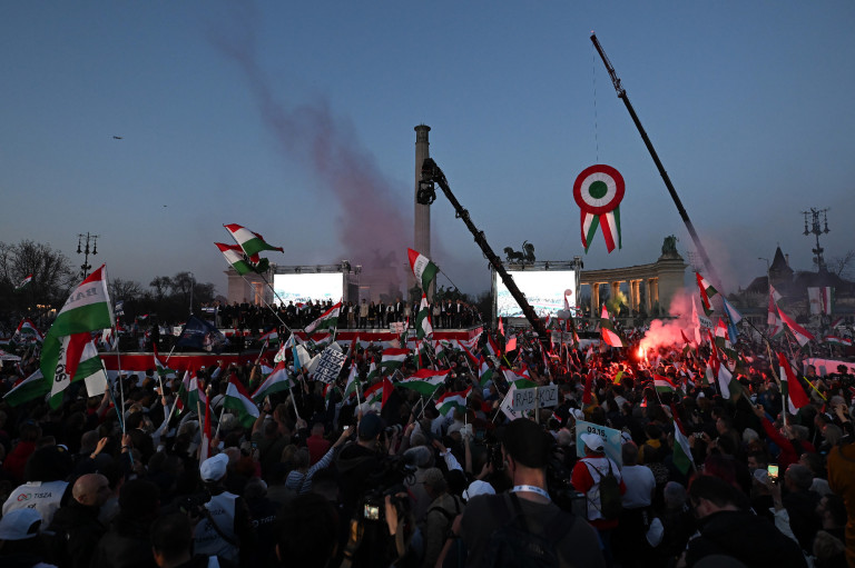 A remény és a beletörődés csapott össze a Fidesz és a Tisza rendezvényein