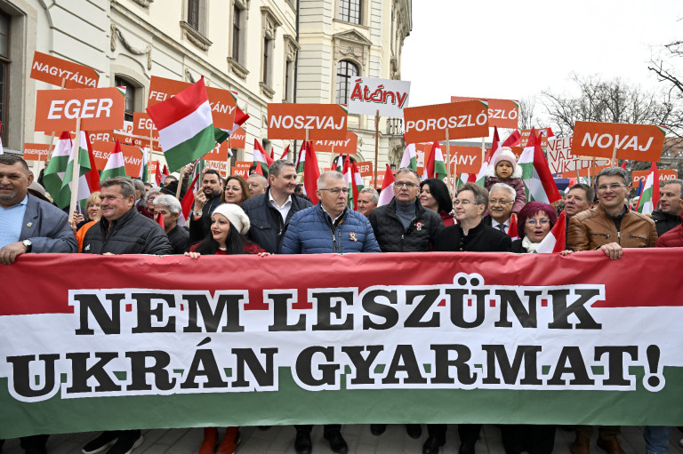 Le sem zajlott a választás, de a Fidesz már úgy viselkedik, mint a legbénább ellenzék