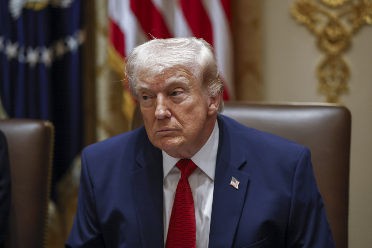 Bernard Guetta Trumpnak: „Európa nem egy gyalogezred, ami sípszóra haptákba vágja magát”