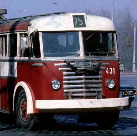 Szerbusz trolibusz-est a Tranzitban