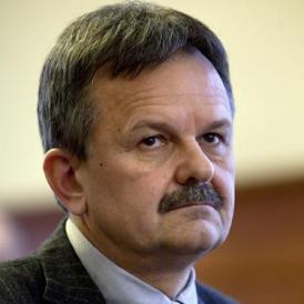 Még egyszer a „gazemberekről”
