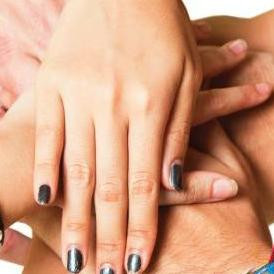 Mennek és segítenek 