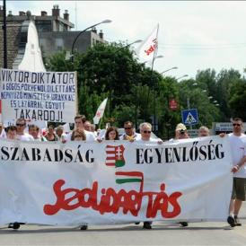 Kifütyülték Orbánt és Lázárt a jobboldali sasfészekben