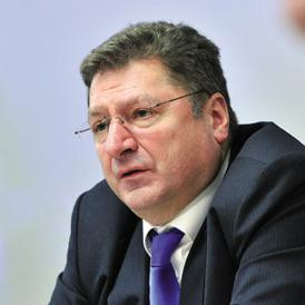 Csempekirályból hűbéres