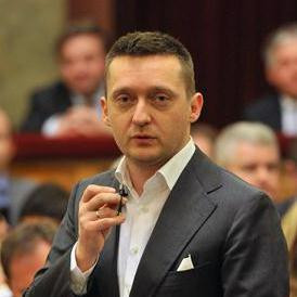 Elkelt – Rogán és az ő Vuitton táskája