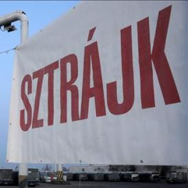 Sztrájk előtt a Démász dolgozói