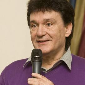 Híd két messzi part közt – Miklós Tibor (1947–2013)