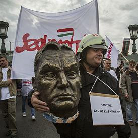 Az év választási ígérete: szobát kaphat Orbán a Terror Házában