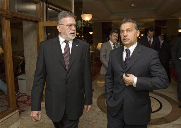 Vitézy, Habony és Orbán 2008-ban, Horvátországban