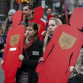 „Van miért pesszimistának lenni” – Felvonulás a nőket érő erőszak ellen