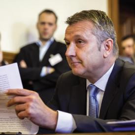 Egy körből kimaradsz - Miért ítélték börtönre Molnár Gyula volt polgármestert? 