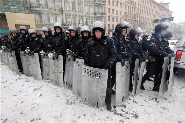 Rohamrendőrök a kijevi Függetlenség téren