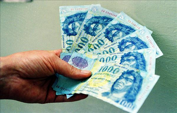 Közösen szedték a korrupciós pénzt a röszkei pénzügyőrök