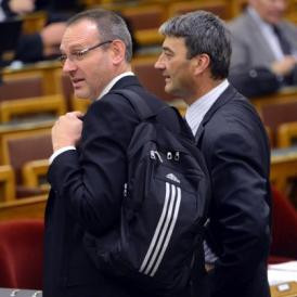 Kizárták a Fideszből Zsigó ellenfeleit – Kormánypárti belharcok Baján