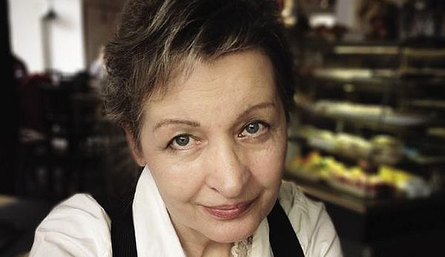 „Tízmilliós Mercik suhannak a pusztában” – Ferenczi Krisztina újságíró 