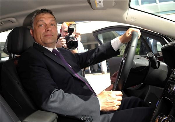 Orbán Viktor egy Facebook-poszttal intézte el a benzinár témáját