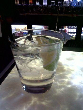 29-en haltak meg hamisított szesztől Oroszországban