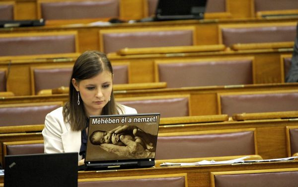 A Mi Hazánk elképzelései szerint írta át Pintér az abortusz szabályait