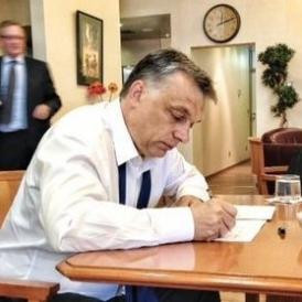 „Elege lett az őszintétlen és bizalmatlanságra épített életből” – Orbán az emlékműről