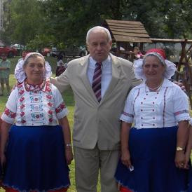 Harrach Péter eligazítja a magyar nőket