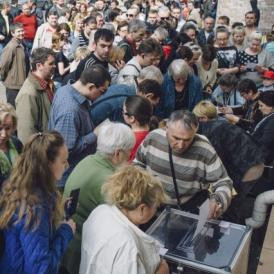 600 ezer magyar külföldön dolgozik, a többiek itthon vedelnek