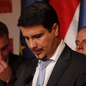 Lehajtott fejjel távozott – Újabb lecke az MSZP-nek