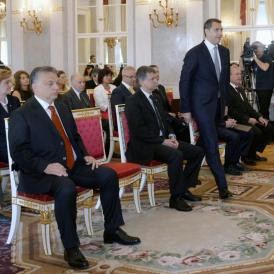 Lázár János soha nem szívott fehér port meztelen nők hasáról