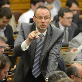 Ki lesz Zsigó utódja? – Exfideszessel hódítaná el Baját az ellenzék