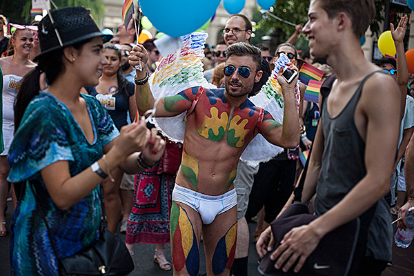 Csak éjjel mehetne le a tévében a Pride kampányfilmje