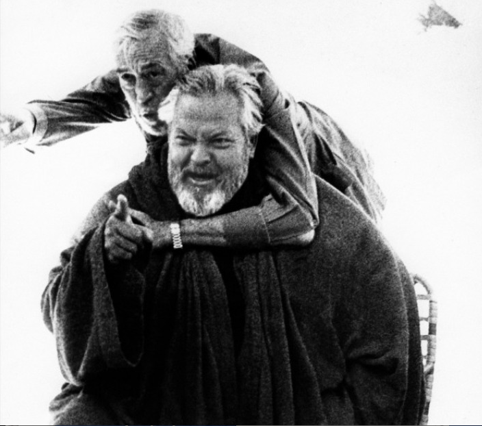 Welles hátán Huston