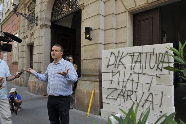 Folytatólagosan hazudott a Ripost Juhász Péterről