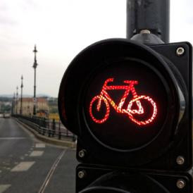 Kerékpárral a Margit hídon – De kit érdekelnek a bringások?